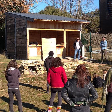 Auberge espagnole au terrain de sport