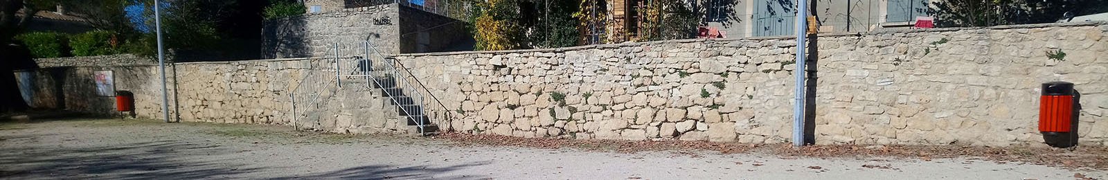 Mise en place de 10 corbeilles à déchets