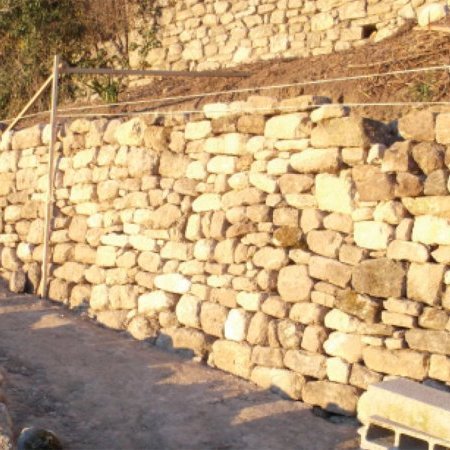 Démonstration et initiation de murs en pierre sèche